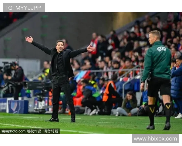 足球明星在转场时的亲密瞬间揭秘他们的摸头互动与背后故事 足球明星在转场时的亲密瞬间揭秘他们的摸头互动与背后故事